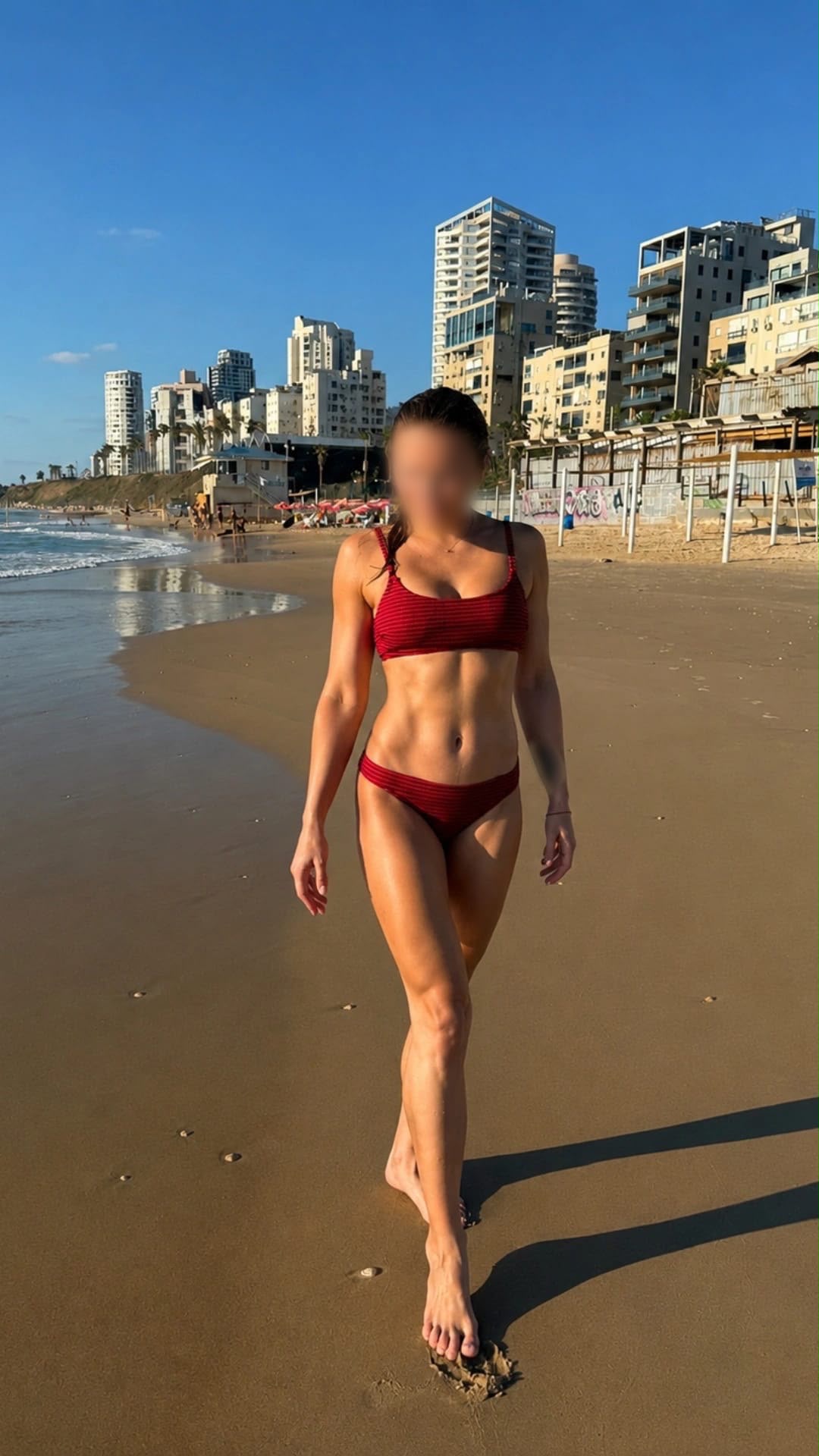 לרה- בירושלים דוגמנית בלונדינית מסאזיסטית בלתי נשכחת