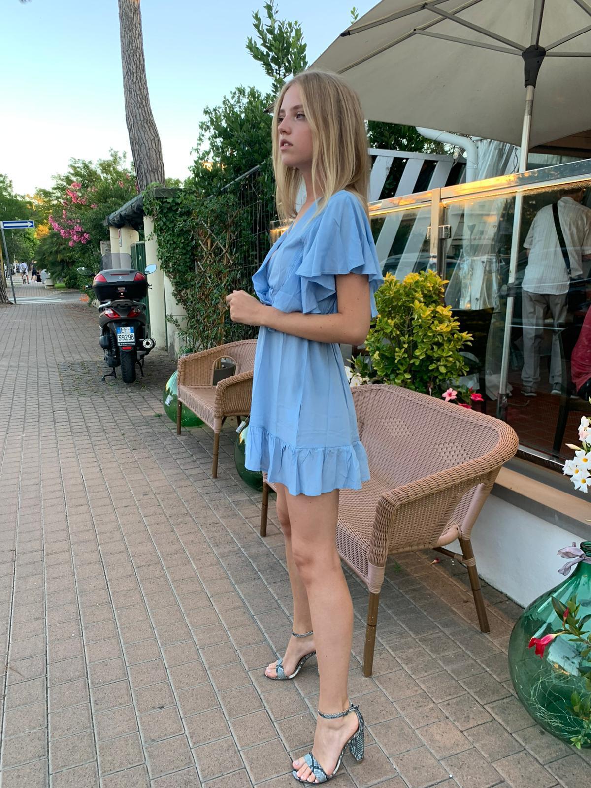תיירת אירופאית כוסית בת 22 – בתל אביב